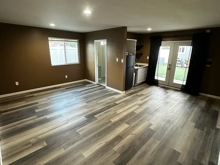 8118 Gentry Ave — Photo 4