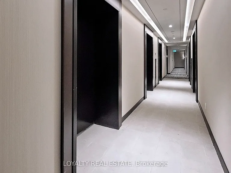 2221 Yonge St #1705 — Photo 38
