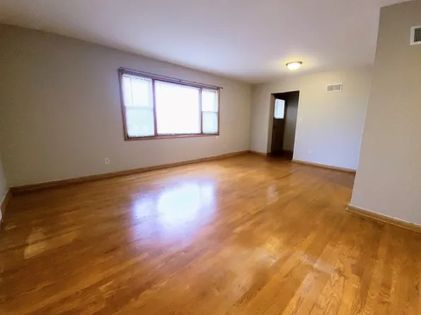 W158N8963 Charles Dr, Menomonee Falls, WI 53051