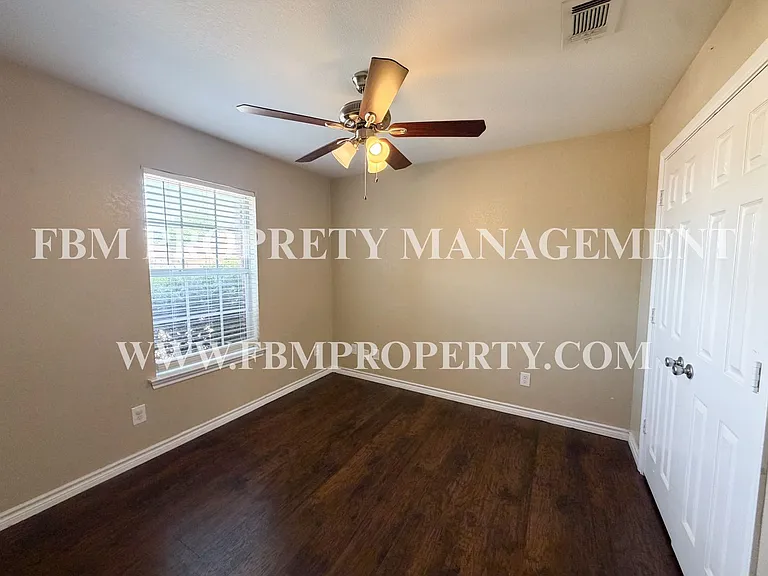 2702 Boyd St — Photo 16