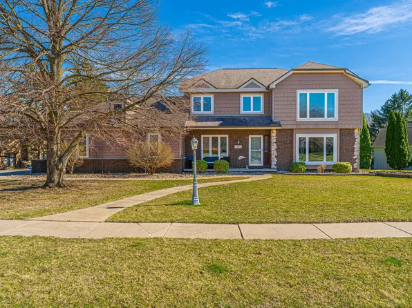 35 Pendleton Way, Bloomington, IL 61704