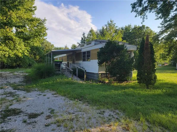 500 W Carman Rd, El Dorado Springs, MO 64744