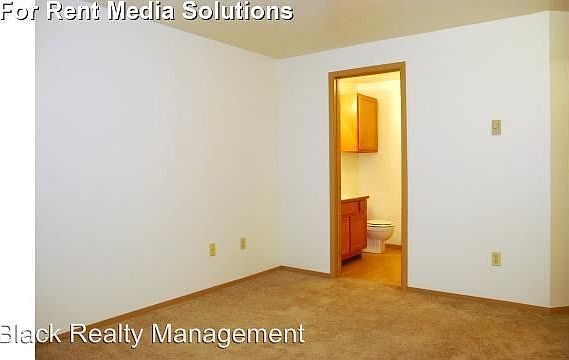 2nd image of 912 W Lincoln Pl APT 304