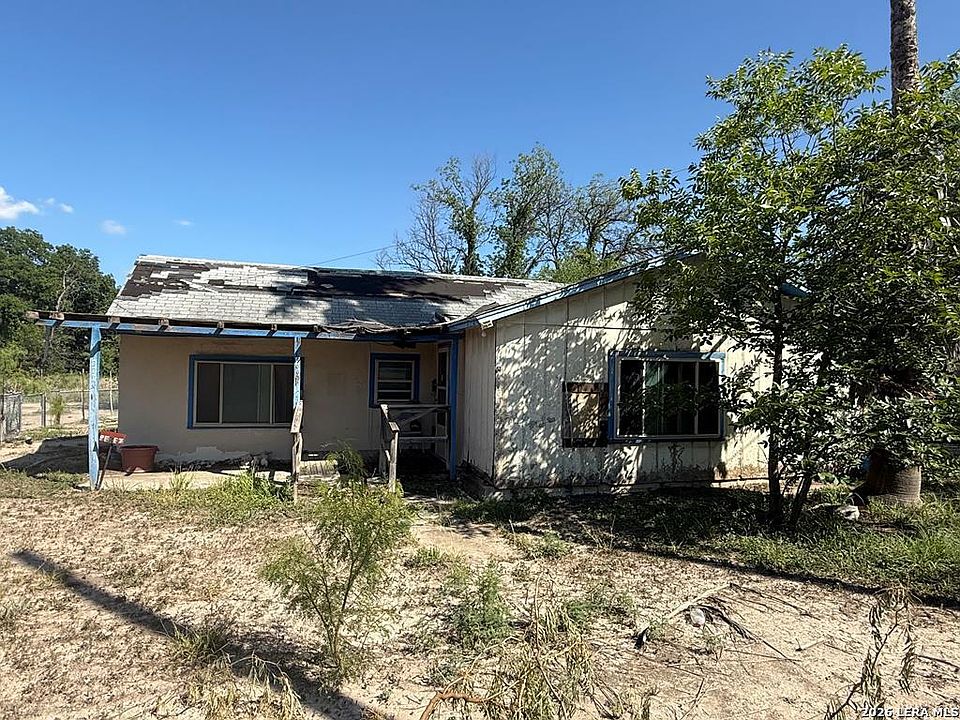 1st image of 900 La Vacas St.