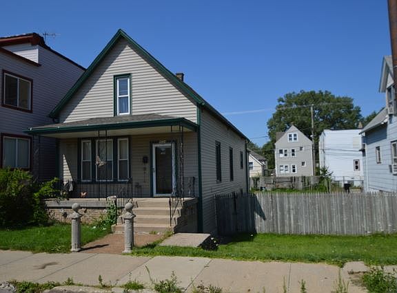 4th image of 9524 S Avenue L