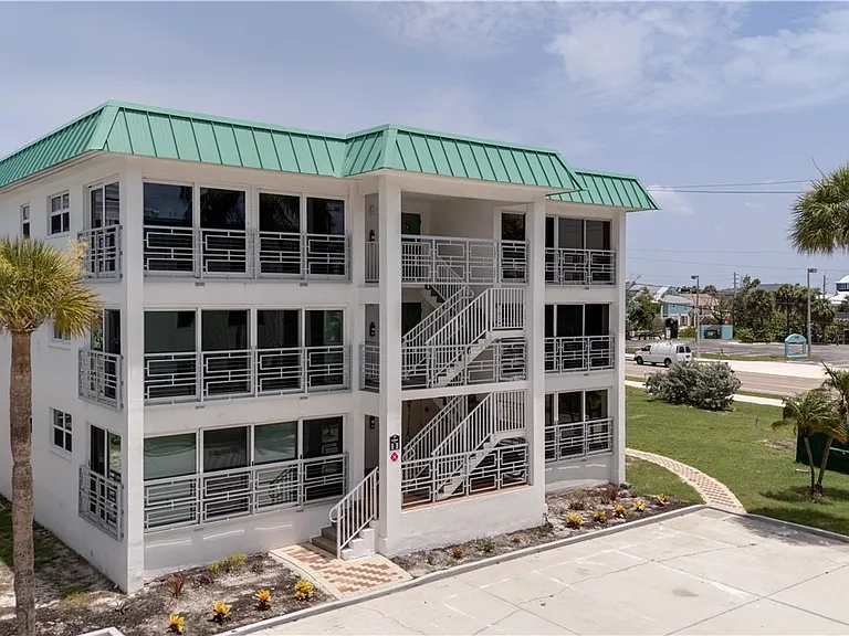6500 Estero Blvd #H302 — Photo 2