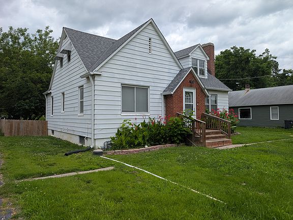2nd image of 117 Benton St APT 201