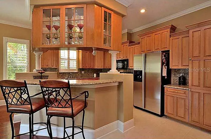 5 bed, 2715 sqft, $5,000 — Photo 3