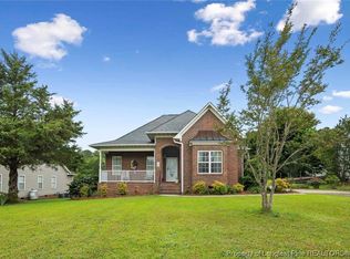 186 Edgecombe Dr, Spring Lake, NC 28390