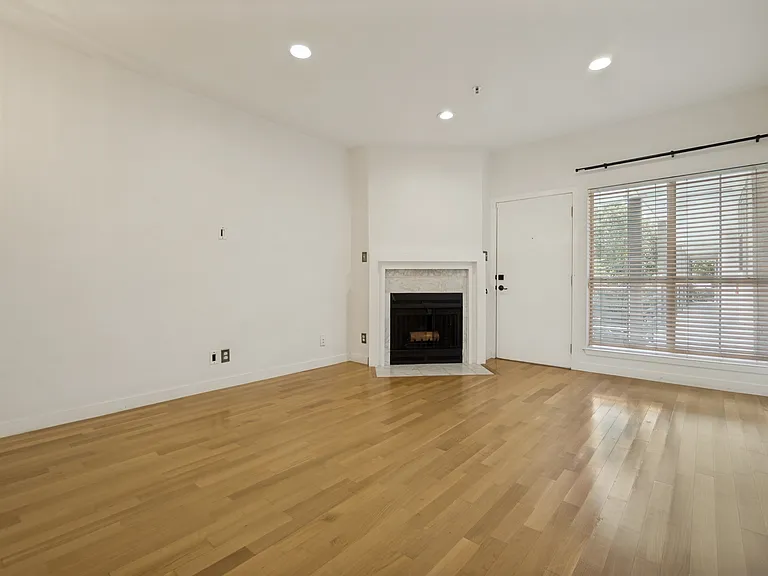 4111 Cole Ave #32 — Photo 4