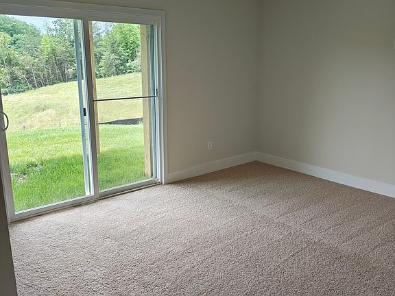 3rd image of 171 Munsee Cir