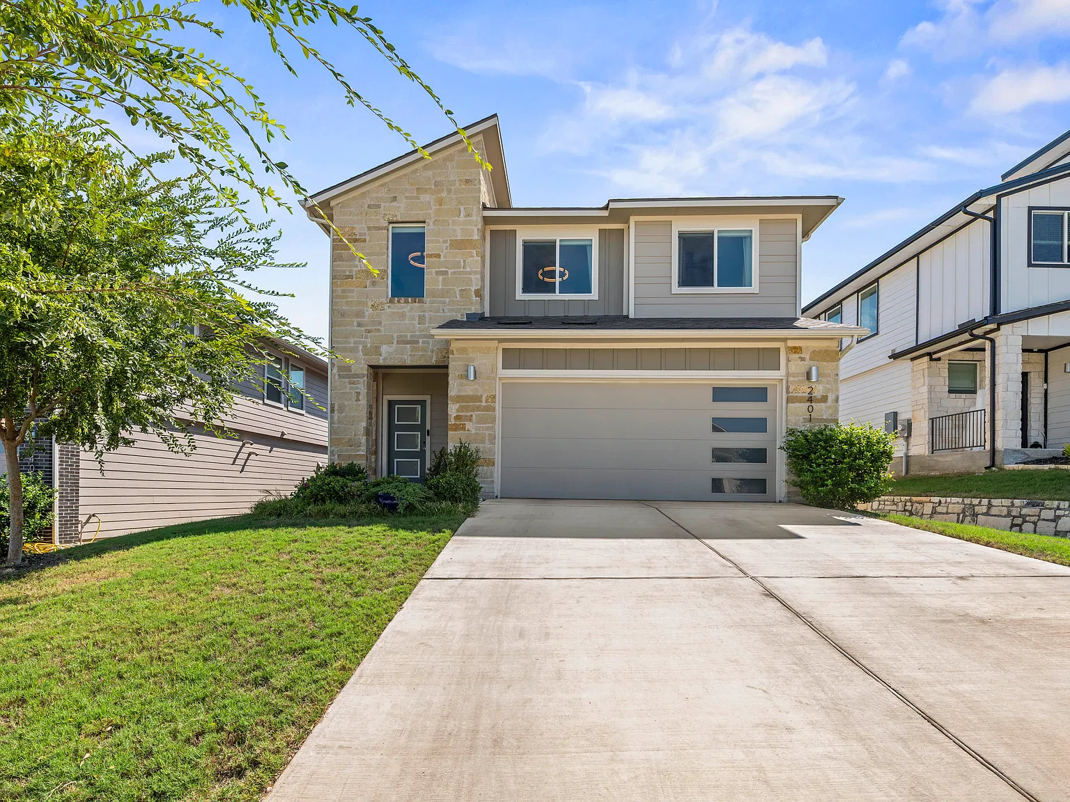 4 bed, 2.5 bath, 2000 sqft, $2,800 — Photo 1