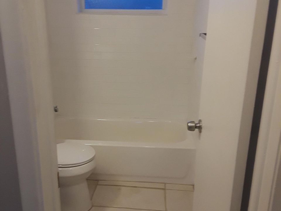 2nd image of 1904 SW 42nd Ave #2