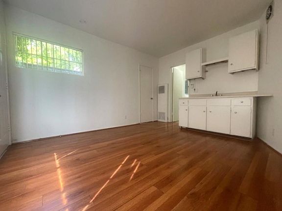 3rd image of 1628 Bank St APT C
