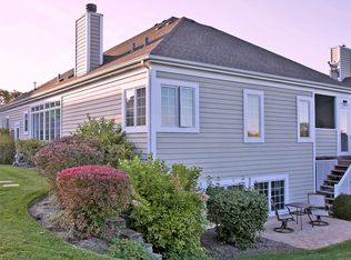 5822 Prairie Ridge Rd, Crystal Lake, IL 60014