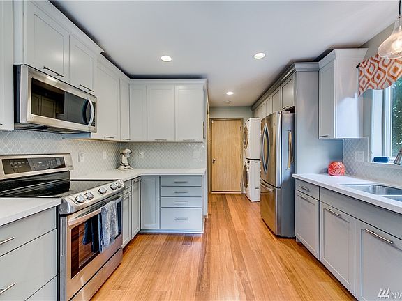 5th image of 2810 20th Street Pl SW