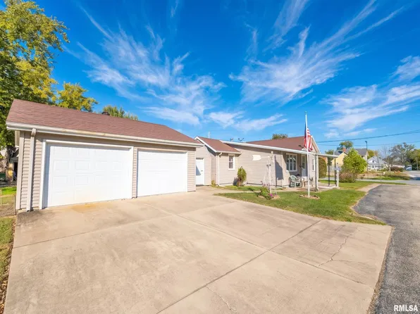 624 S Adams St, Lewistown, IL 61542