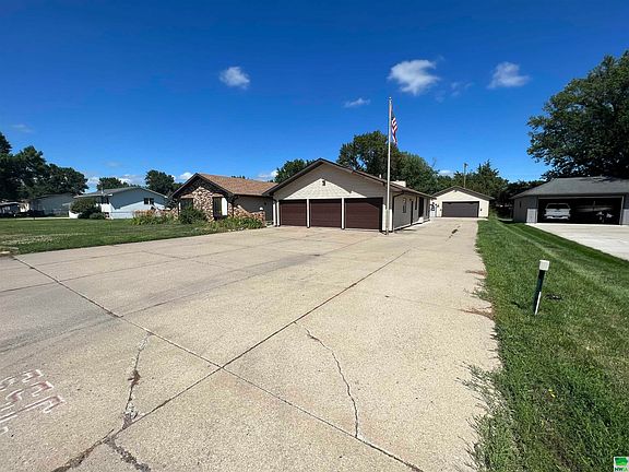 4th image of 1552 Fair Meadow Ln