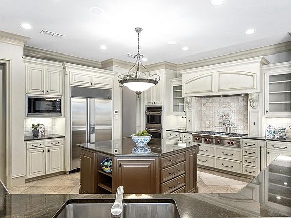 4th image of 2600 Royal Glen Dr
