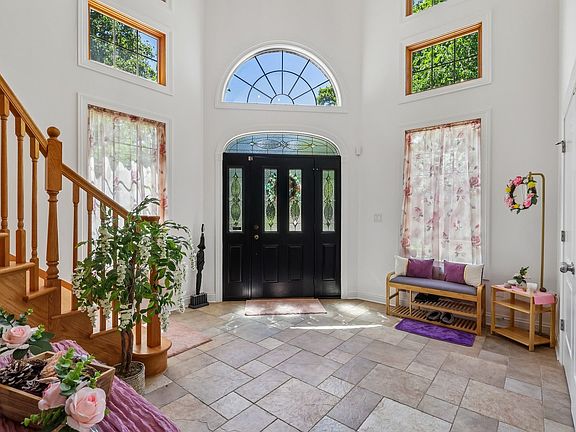 3rd image of 1551 Thorneberry Ct