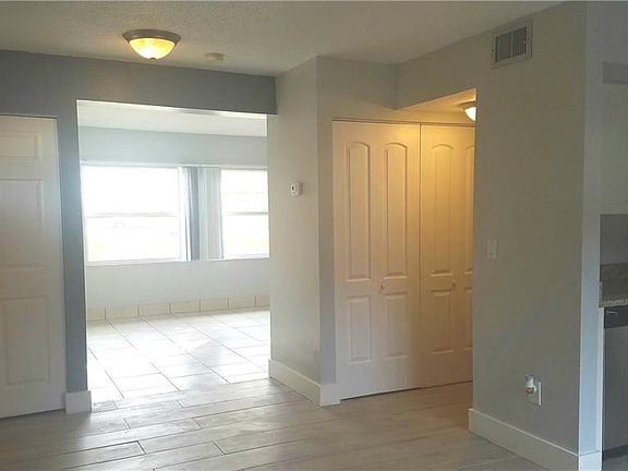 4th image of 1834 Clearbrooke Dr