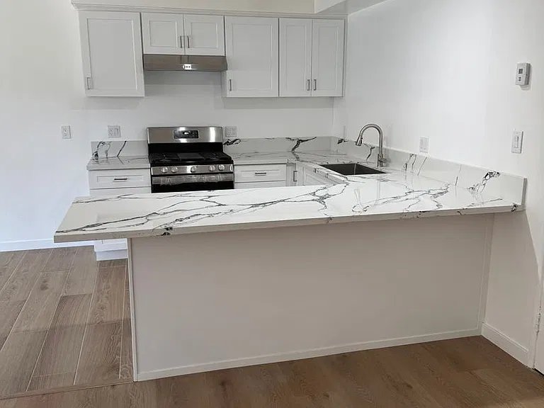 Van Ness Apartments — Photo 11