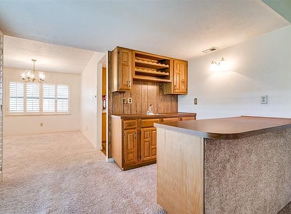 4th image of 948 Lombardy Dr