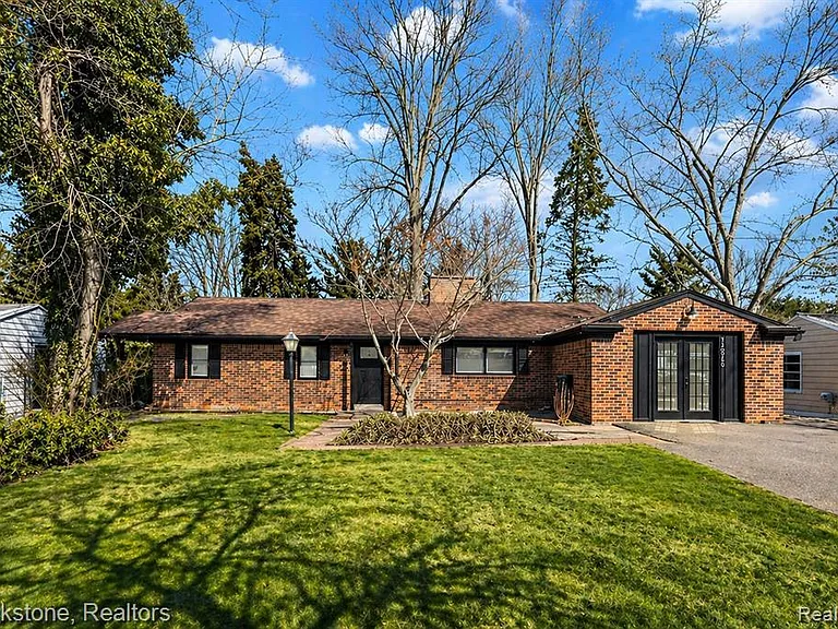 16046 W Thirteen Mile Rd — Photo 1