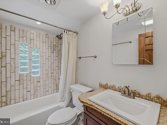 17th image of 494 Glenwood Ln