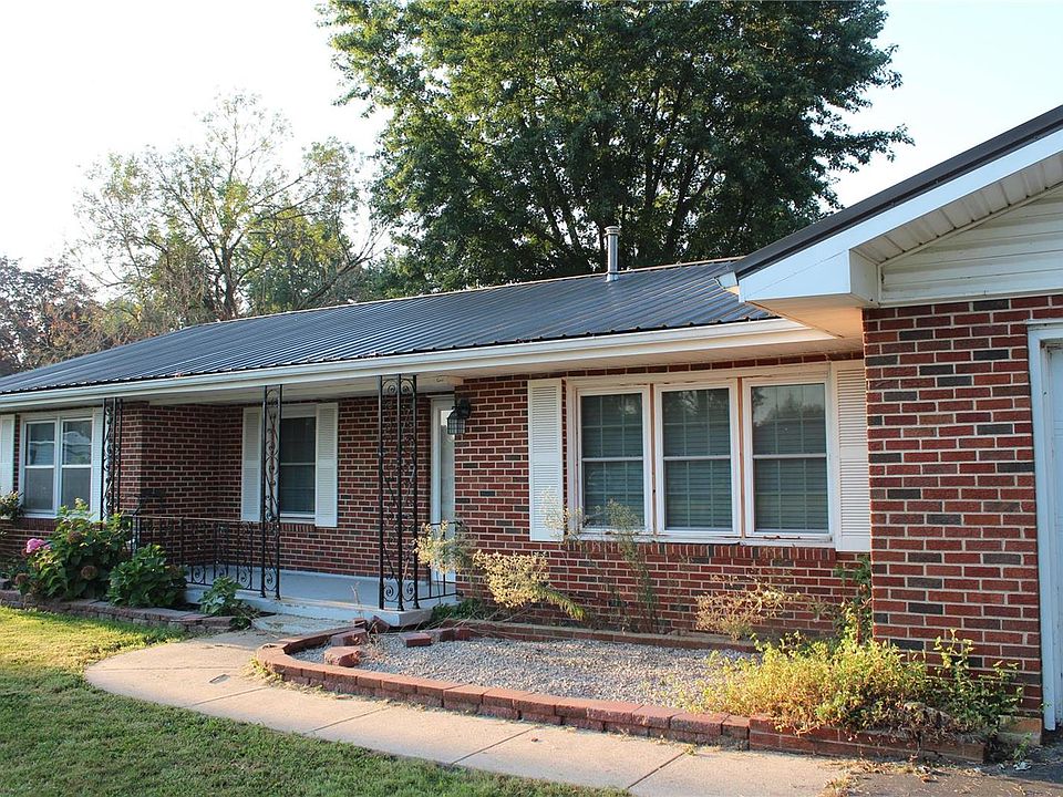 2nd image of 1010 Howard Dr