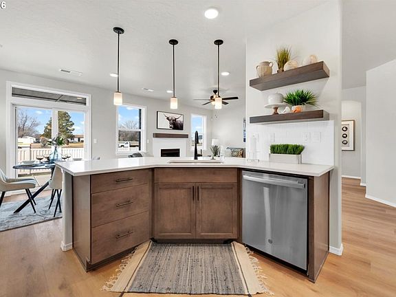 4th image of 1010 S 52nd St