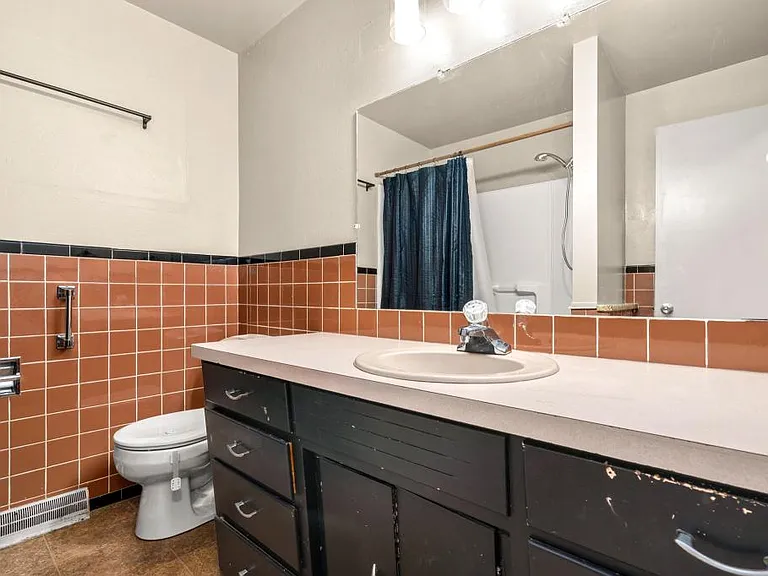 1315 Pine St — Photo 16