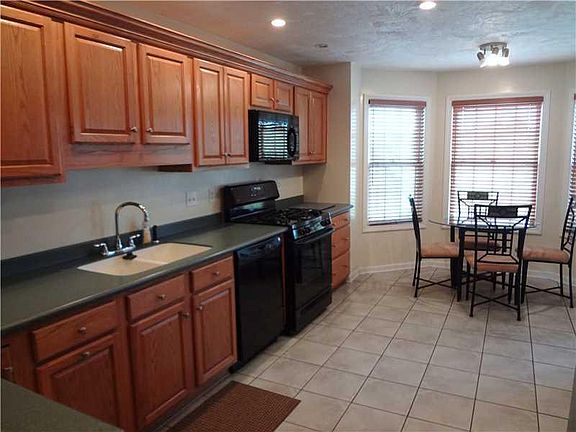 3rd image of 3004 Augusta Ln