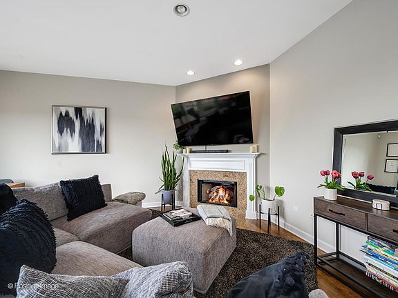 4th image of 3443 N Lincoln Ave APT 4B