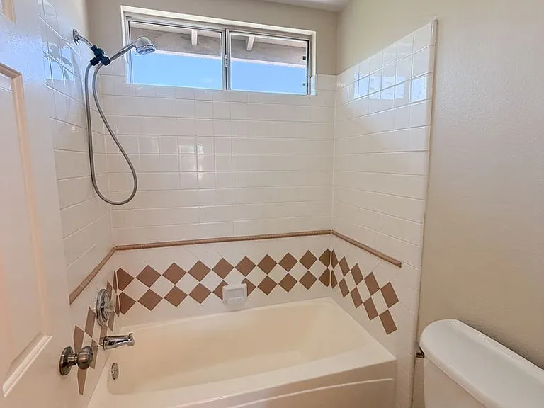 533 Edgewater Ave — Photo 24