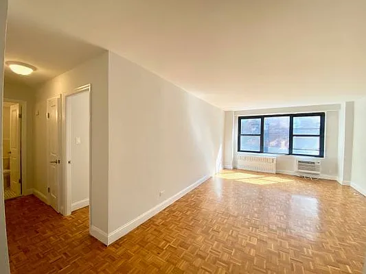 Rented by Zjama Realty Corp | media 2