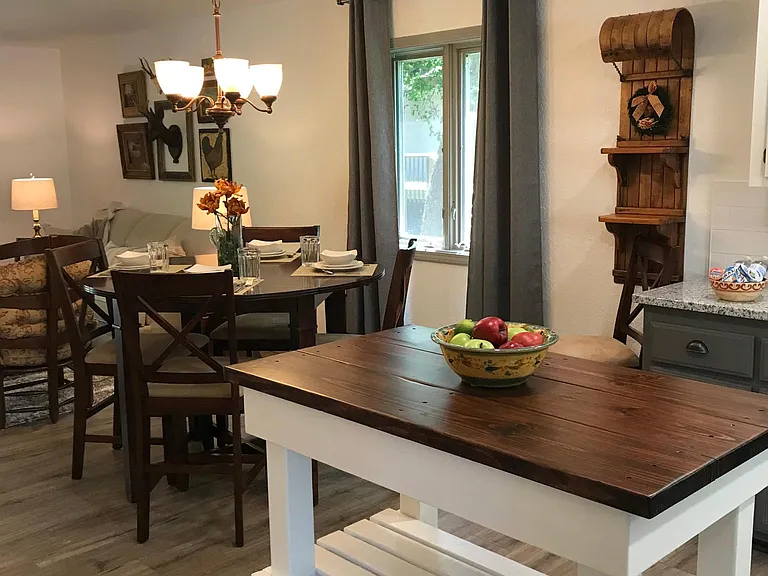 19 Lunsford Ln — Photo 8