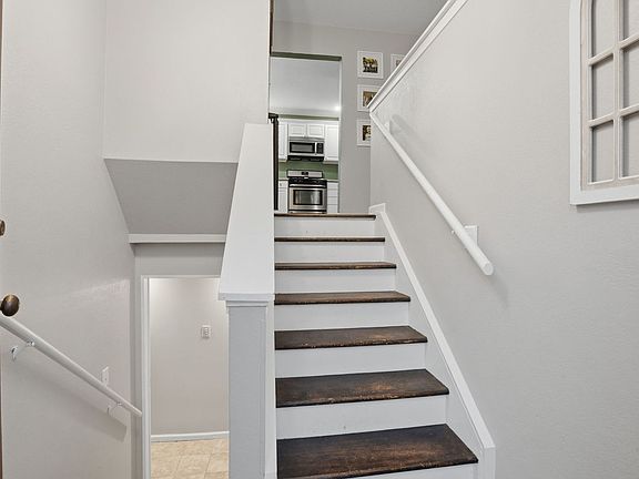 3rd image of 1754 Valley Dr