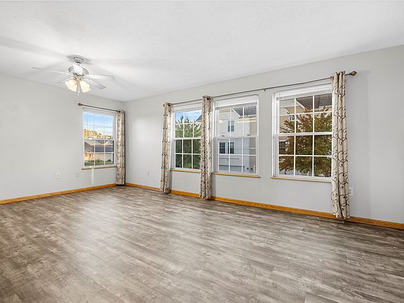4th image of 1038 10th Ave NW