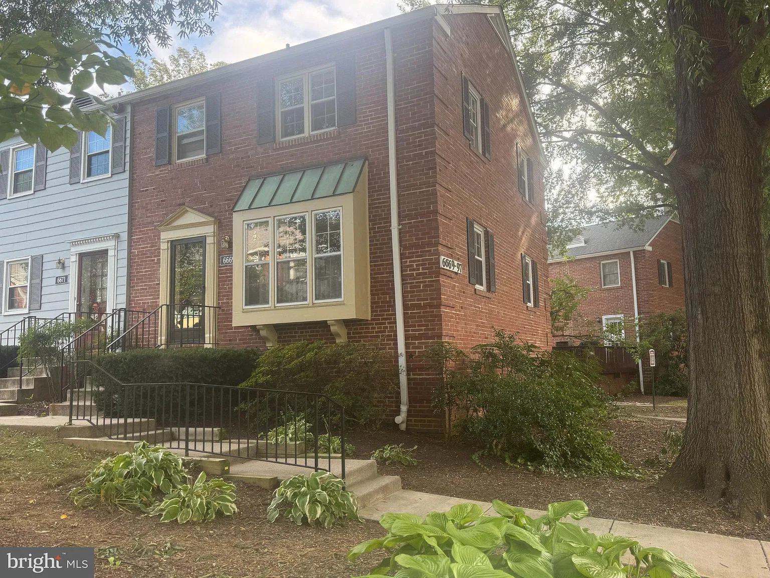 3 bed, 2.5 bath, 1164 sqft, $4,200 — Photo 2