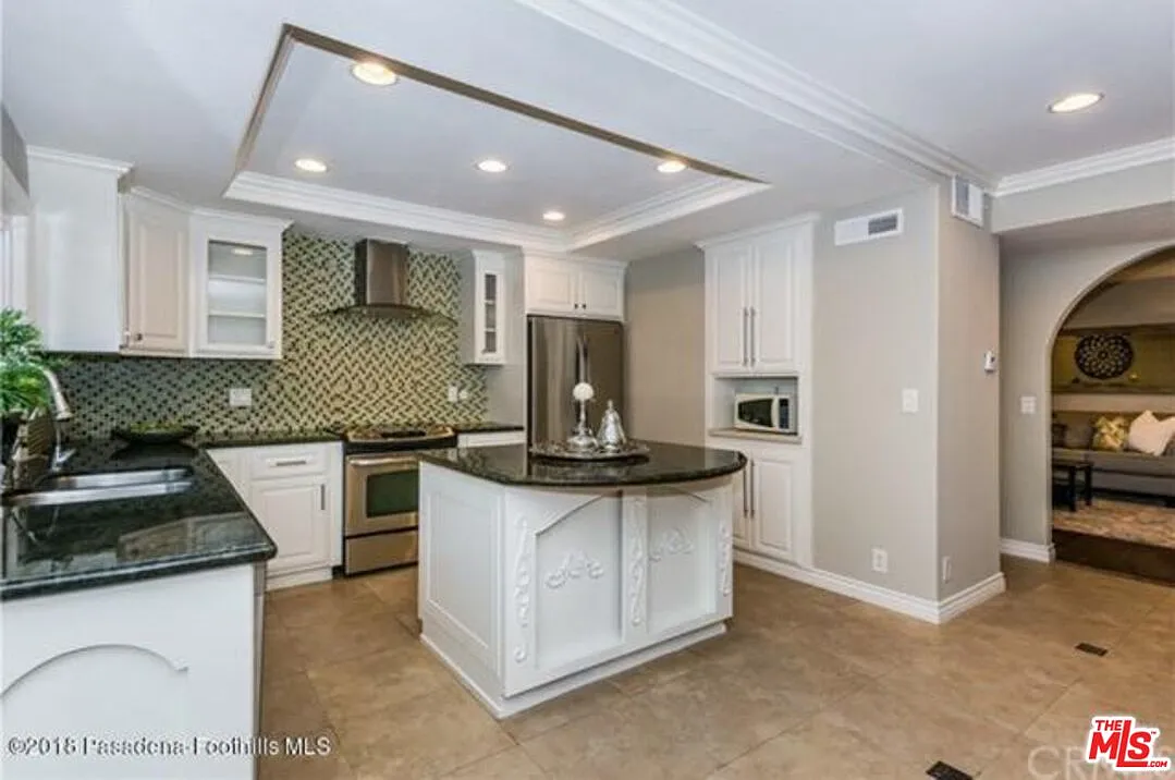 2 bed, 2.5 bath, 1598 sqft, $3,600 — Photo 4