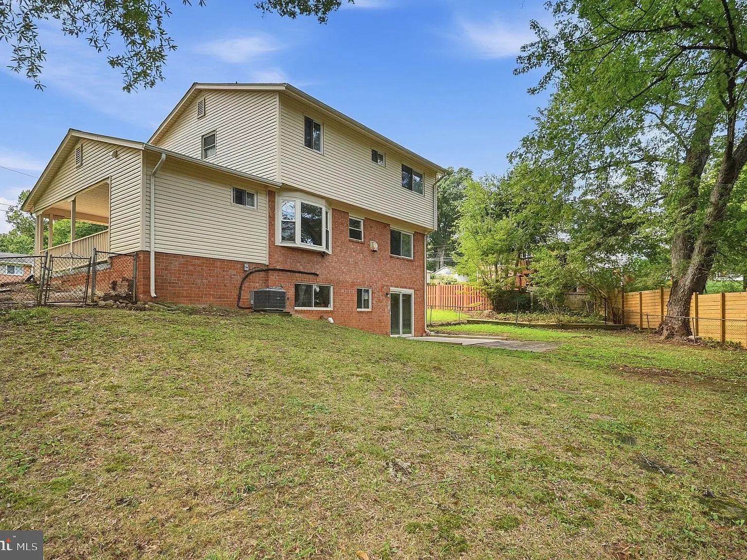 4 bed, 2.5 bath, 1590 sqft, $3,350 — Photo 4