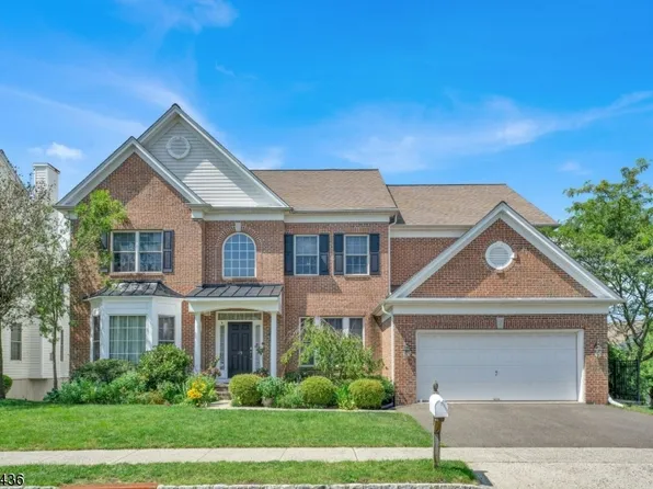 15 Commanders Ct, Totowa Boro, NJ 07512