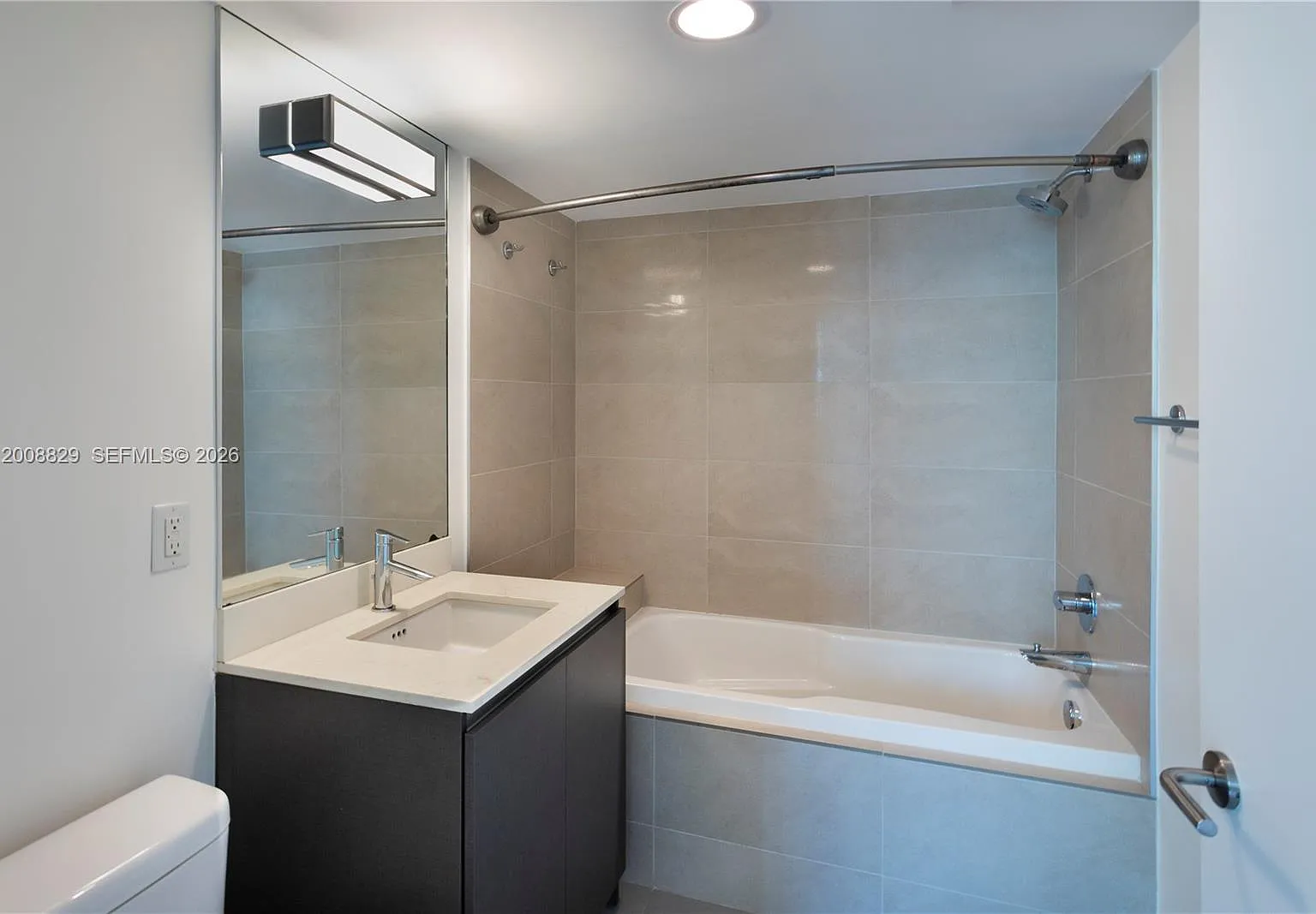 2 bed, $4,400 — Photo 4
