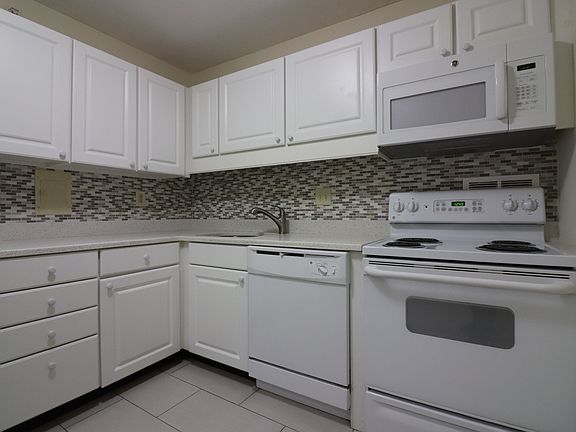 2nd image of 101 Monmouth St APT 208