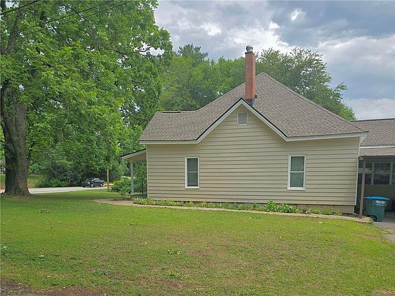 3rd image of 2863 Maysville Rd