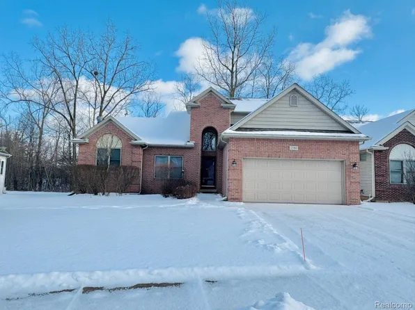 1588 Club House Ct, Pontiac, MI 48340