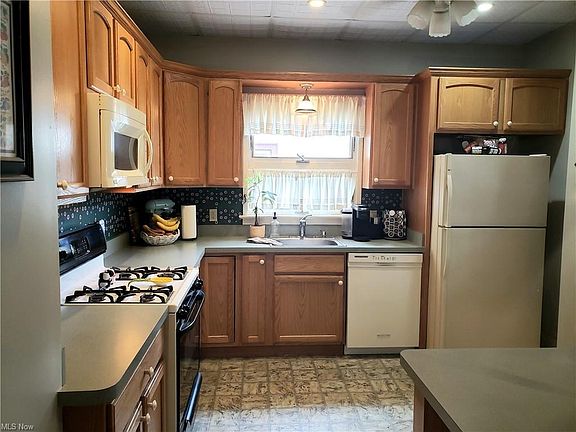 5th image of 3528 Muriel Ave