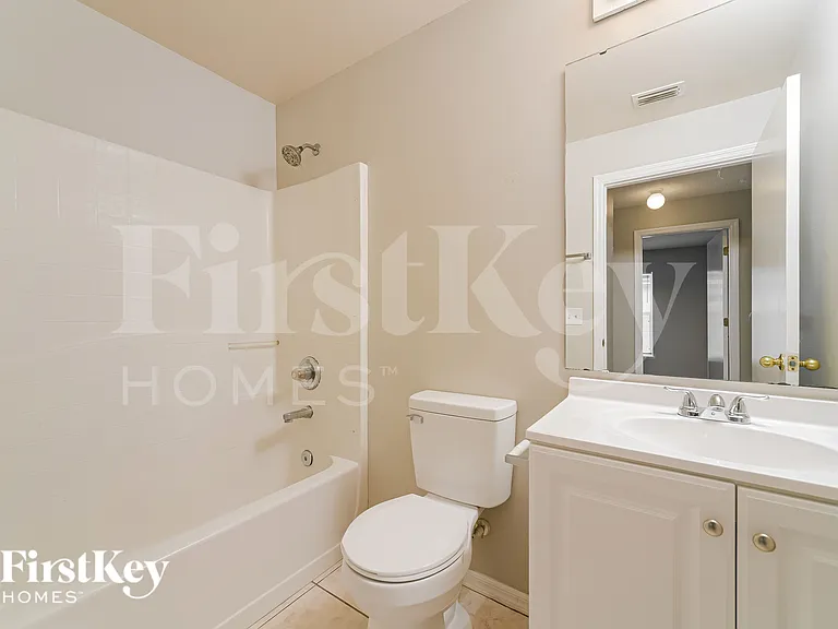 440 Breezeway Dr — Photo 17