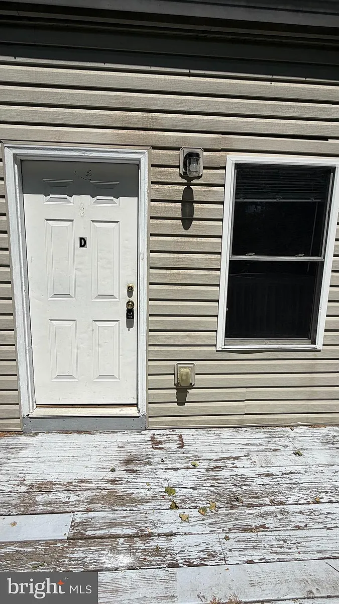 Building Photo - 144 Water St #D